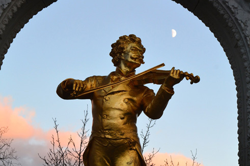 vienna strauss statue