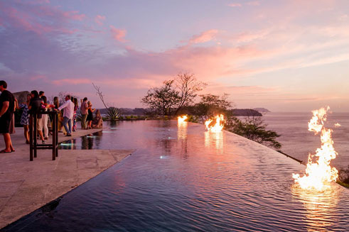 Venue in Costa Rica with pool and fire